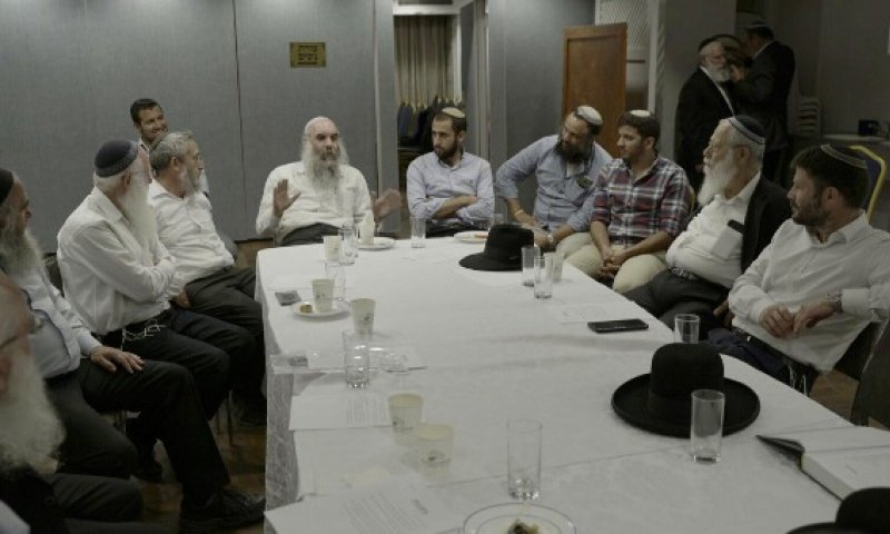 רבנים לא אמורים להתערב בפוליטיקה. נקודה