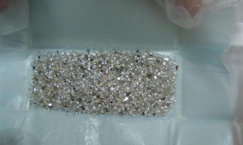 תייר הודי נתפס כשבתחתוניו מאות יהלומים שהוברחו מירדן