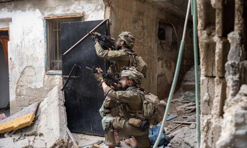 סיר לחץ: המחבלים התבצרו, לוחמי אגוז השליכו רימון