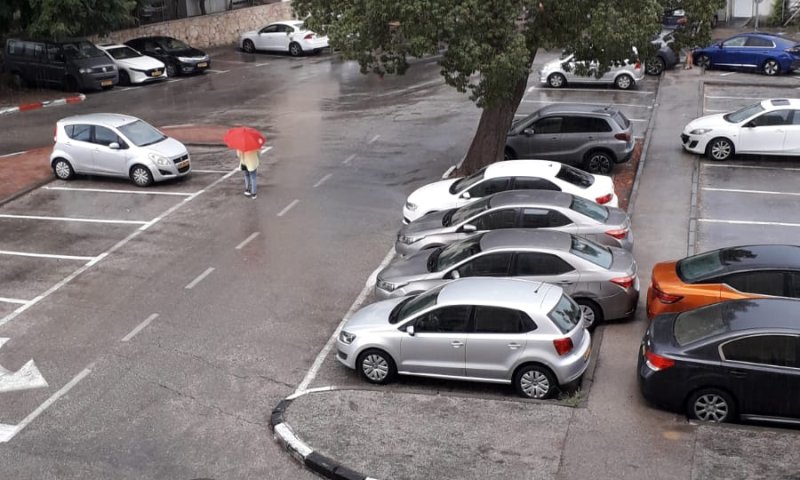 מזג האוויר השתגע: הבוקר החל לרדת גשם בחיפה