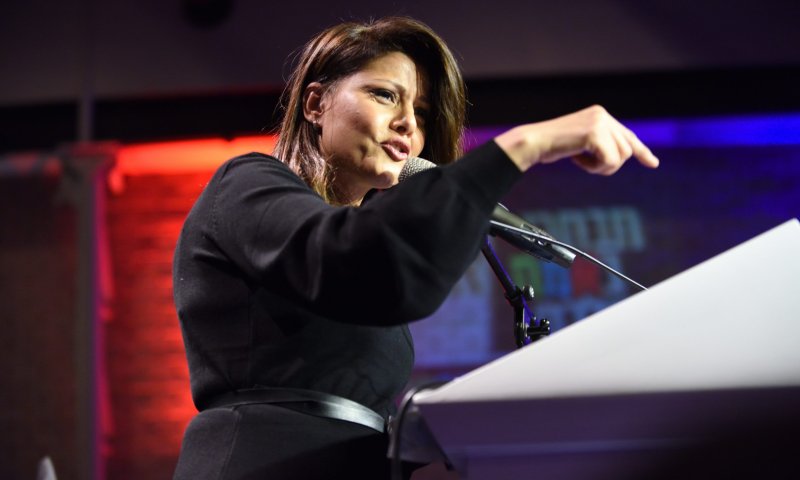 הולכת הביתה: ההתרסקות של אורלי לוי אבקסיס