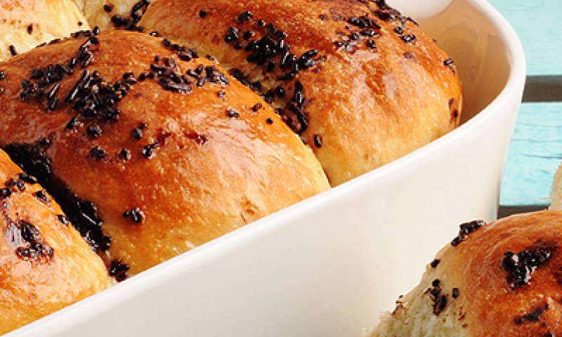 לשבת: חלת כדורי שמרים במילוי טחינה ושוקולד