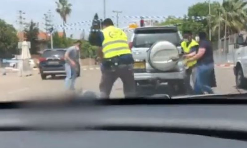 מתנפל, דוקר ונורה: תיעוד אירוע הדקירה בתל השומר