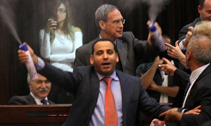 שרי "העצמאות" נשבעו, בקדימה ריססו במטהרי אוויר