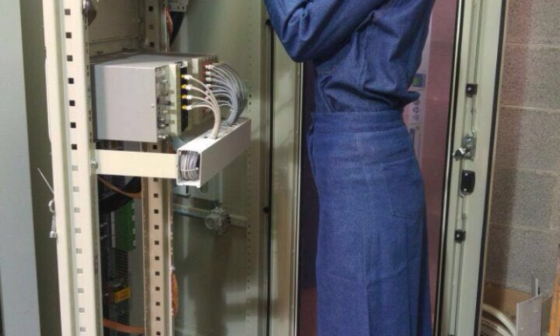 חידוש עולמי: בגדי עבודה לשטח &ndash; לטכנאיות דתיות