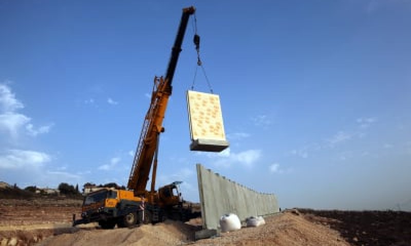 חקירה נגד איש עסקים ישראלי בהולנד: הפשע-בניית התנחלויות