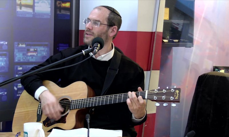 אהרן רזאל באולפן סרוגים: "אחותי עשתה דבר מדהים"