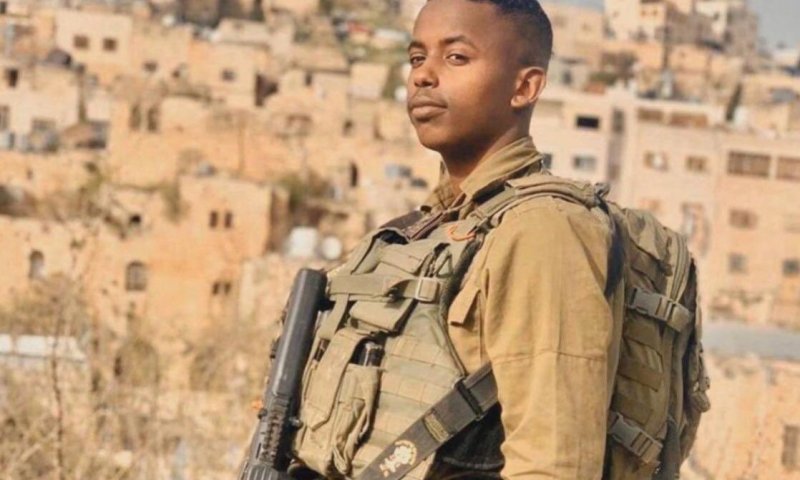 מח"ט גולני העניק תעודת הערכה ללוחם שחילץ ערבי בחברון