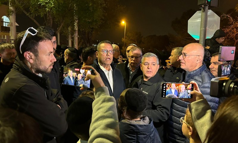 ראש העיר י-ם: "להילחם בהסתה ולאסוף את הנשק"