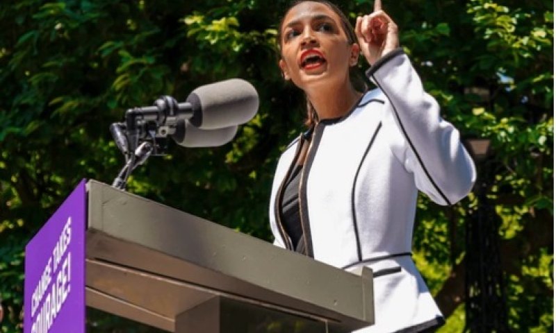 חברת הקונגרס מאיימת: "נדיח שופטי עליון שמרנים"