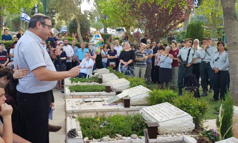 "לחוש כל יום את הגעגוע ולבחור בחיים"