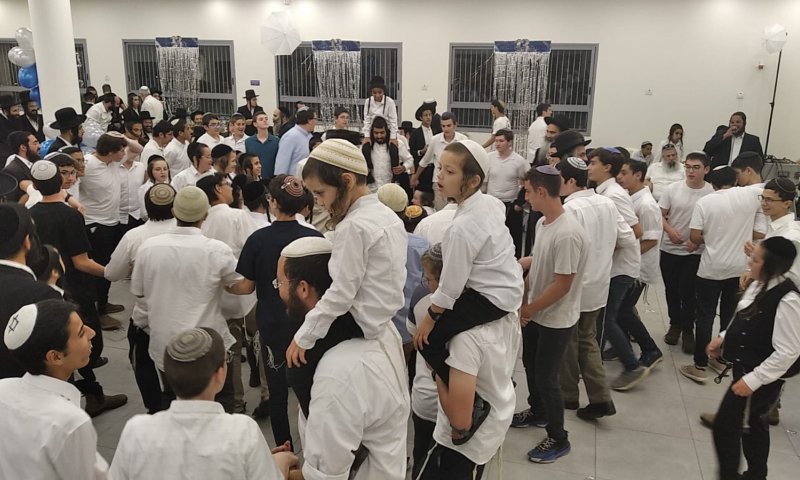 מרגש: תלמידי הישיבה התיכונית חגגו בר מצווה לבן הפצוע