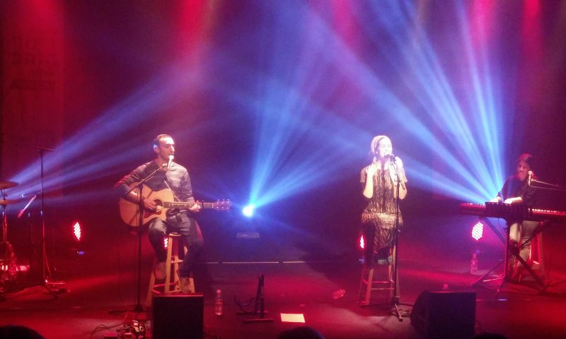 מהסלון הקטן לבמה הגדולה: ביקורת הופעה 'יונינה'