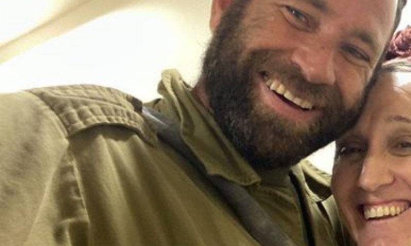 שידור ישיר: אלון וייס מובא למנוחות בהר הרצל