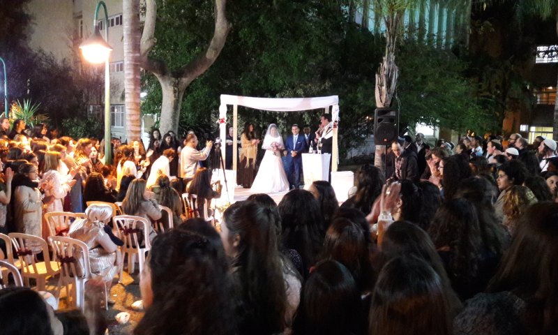 חסד אמיתי: חתונה לזוג גרים באולפנת כפר פינס