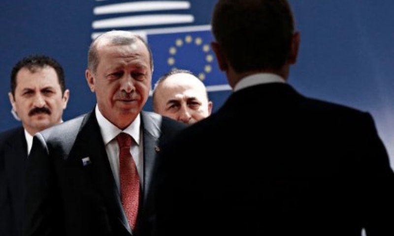 למרות המתקפות בסוריה: האיחוד האירופי מתחנף לארדואן