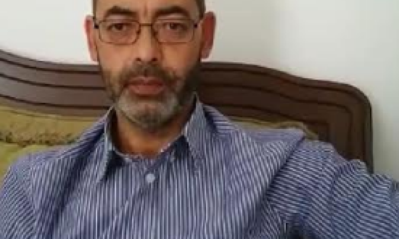 מעל קבר בנו &bull; האב השכול במתקפה על יונתן גפן. צפו