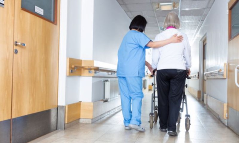 אישום: דקר קשישה שסירבה להינשא לו