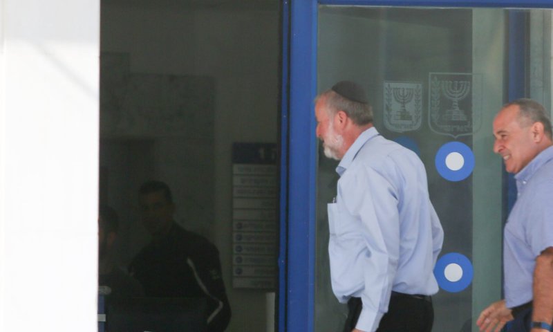 היום השלישי לשימוע| "לא יהיה מנוס מסגירת התיקים"