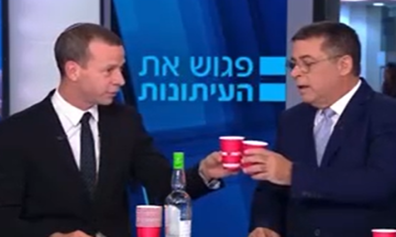 עמית סגל הרים לחיים באולפן; לא כולם הצטרפו. צפו