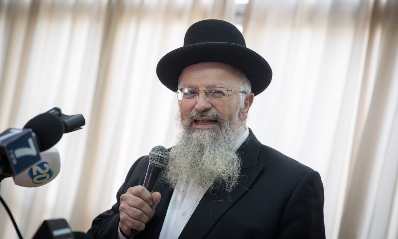 הרב אליהו: למה הקצין דרס את המחבל ולא ירה בו?