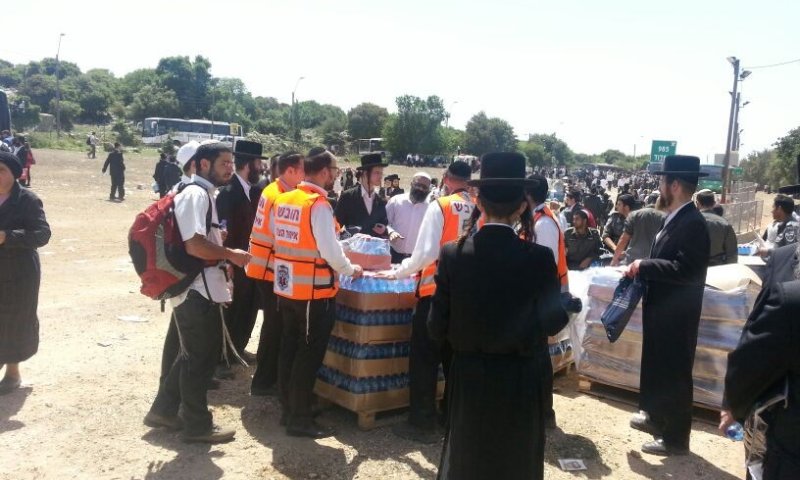 בלאגן במירון: האטובוסים תקועים שעות; עשרות התעלפו