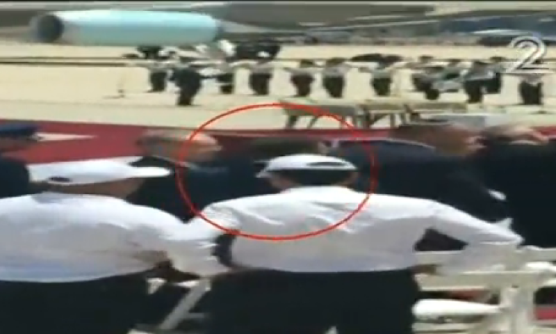 צפו: כך חזן הערים על המארגנים והשתחל ל'סלפי'