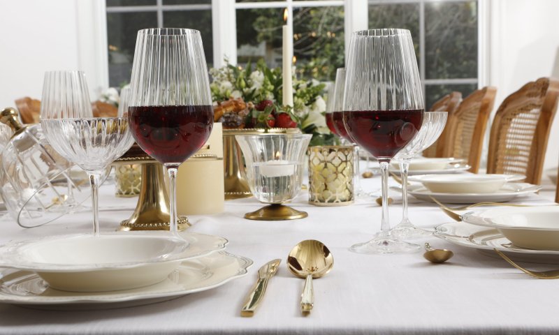 לקראת חג הפסח: המשביר עושים סדר בשולחן