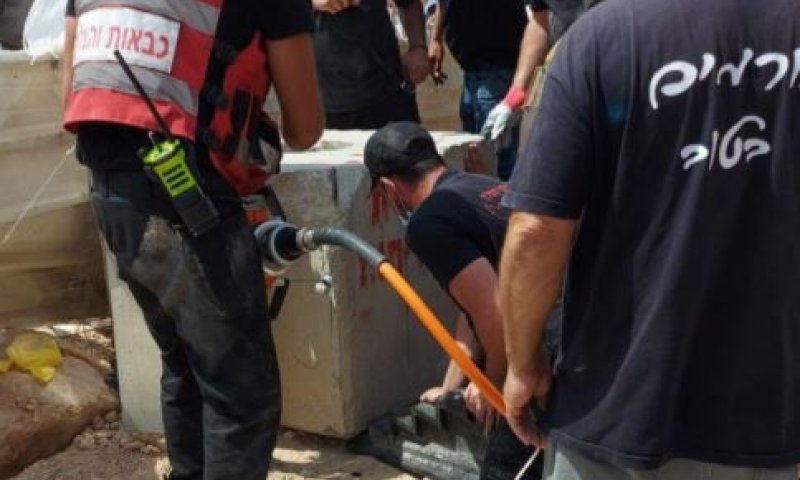 חילוץ דרמטי: ילד בן 7 "נבלע" בתוך בטונדה וחולץ