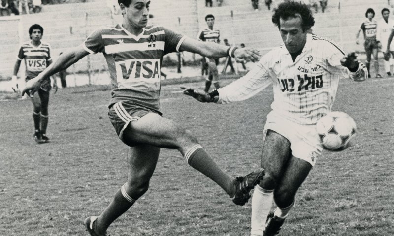 זה אמיתי &bull; בגיל 57: כוכב נבחרת ישראל חוזר לשחק כדורגל