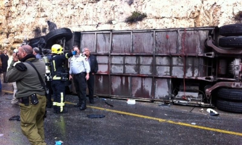 5 ילדים פלסטינים נהרגו בתאונה קשה בין משאית לאוטובוס