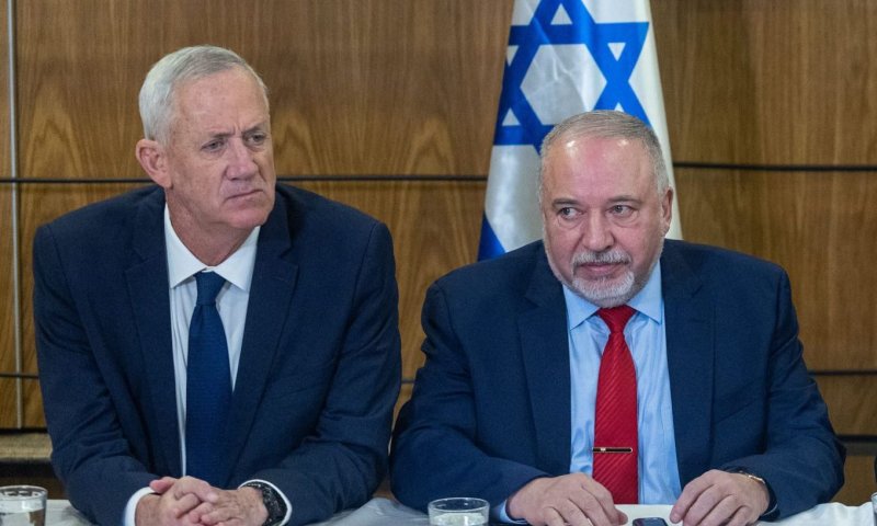 בני גנץ משיב לליברמן: "אני לא מפחד, אני נחוש"