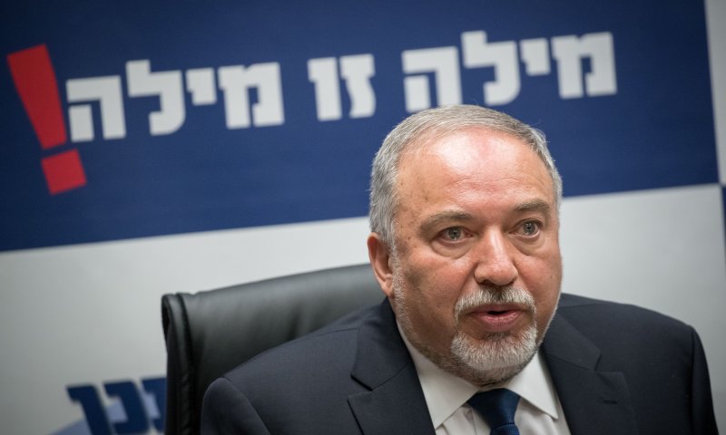 מקורבים לשר פתחו נגדו קמפיין: "הפקיר את אלאור"