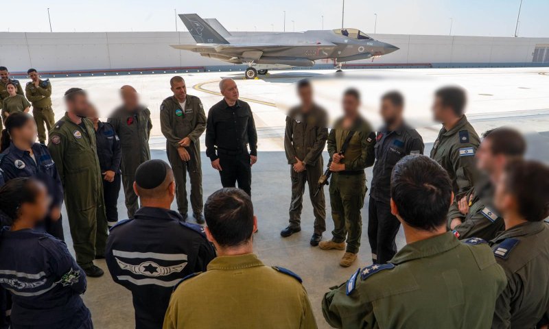 גלנט ביקר בחיל האויר: אנחנו בימים של סיכונים