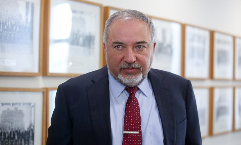 ליברמן ייפגש עם שרי ההגנה של יוון וקפריסין