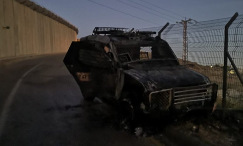 ים: רכב משוריין של מג"ב נשרף מבקבוקי תבערה