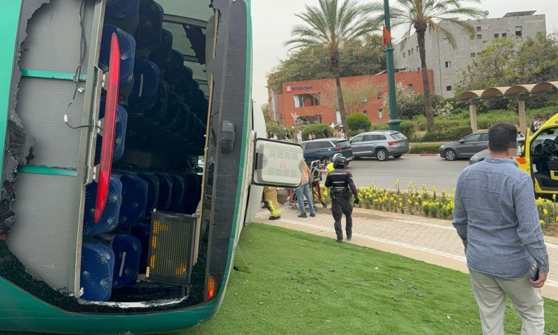 22 פצועים בהתהפכות אוטובוס בראשון לציון