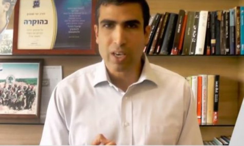 שטבון תוקף את וינשטיין: "ברח מאחריות"