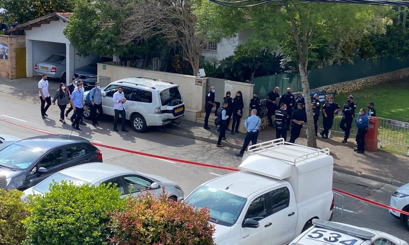 חוזרים לשגרה: המחסומים ליד הבית של בנט יוסרו