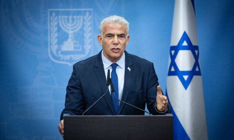 לפיד: "דבר אחד חשוב לנתניהו &ndash; להישאר בתפקיד"