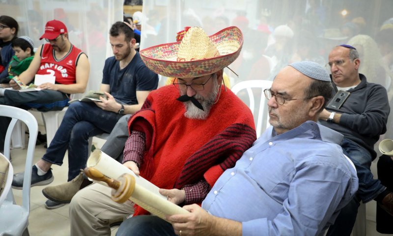 פורים תשפ"ה: הלכות פורים שחל ביום שישי למנהגי כל העדות