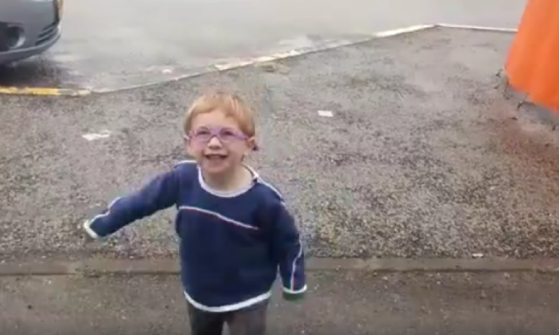 מרגש: התחיל לראות לראשונה וסחף את הרשת