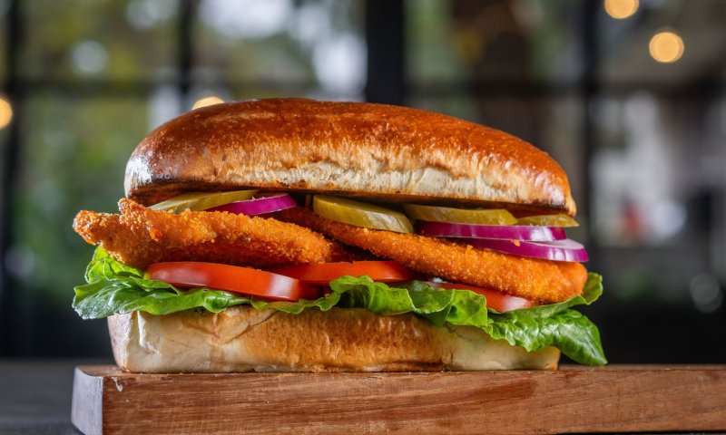 בורגרסבר מציגה: המבורגר עסיסי וטעים וכריך מפתיע במיוחד