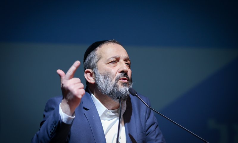 דרעי התלונן על הדרת נשים מזרחיות; וחטף תגובות קטלניות