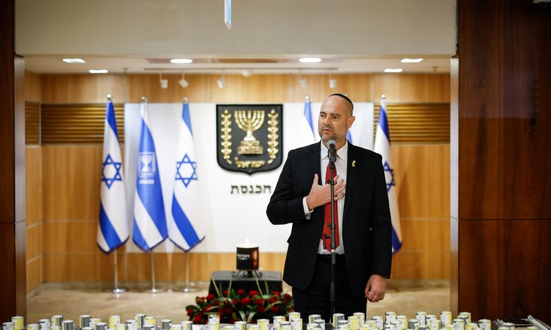 ״לכל איש יש שם״: אוחנה פתח את טקס הדלקת הנרות המסורתי בכנסת