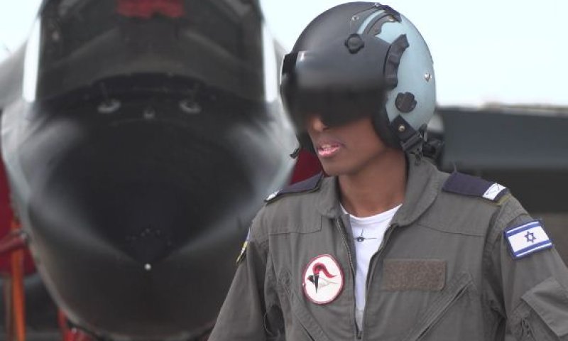 צפו: הטייס סגן י', בוגר הישיבה בעלי, מדבר