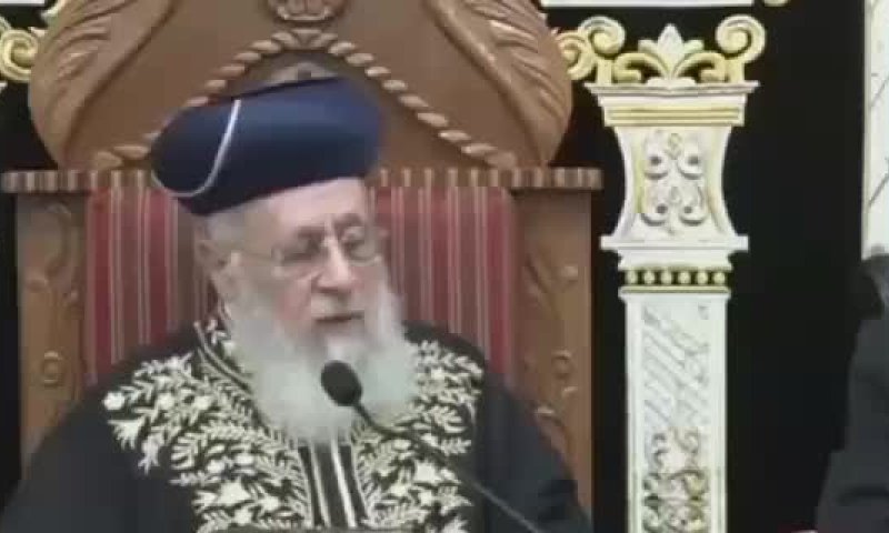 שינוי כיוון? הרב יצחק יוסף: בחור שלא לומד &ndash; שיתגייס