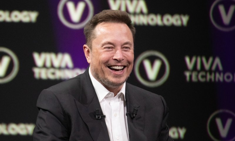 שוחד בחירות? הדמוקרטים קוראים לחקור את אילון מאסק