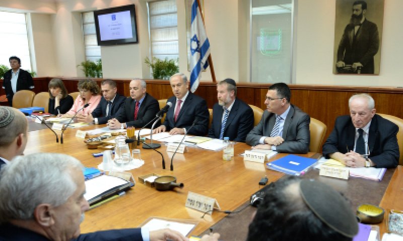 שרי התנועה התנגדו: בנט הציע לבטל את החוקים ביו"ש