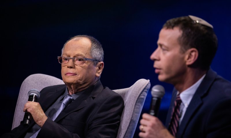 עמית סגל ואמנון אברמוביץ' בקרב ציטוטים. צפו